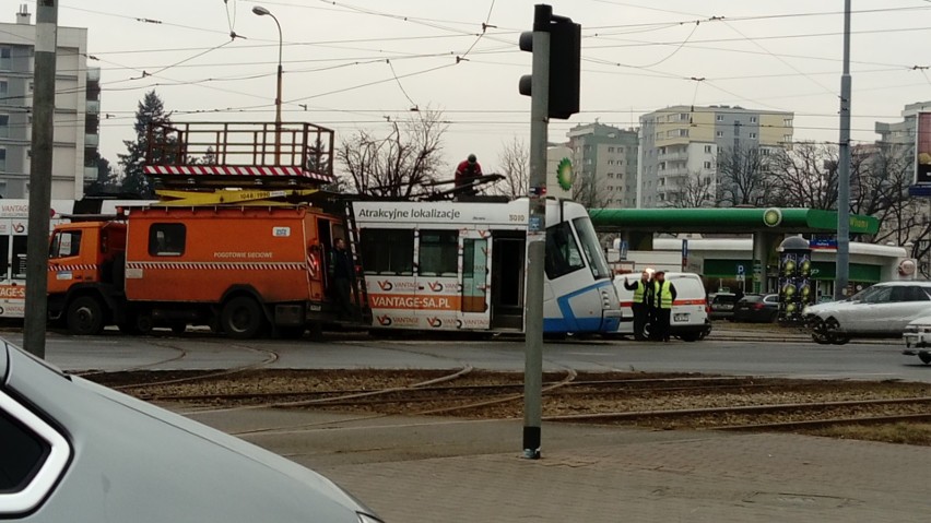 Połamany pantograf na Grabiszyńskiej. Duże utrudnienia w MPK