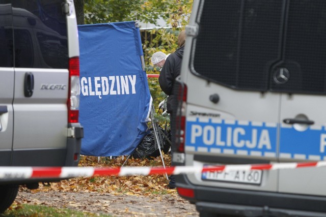 Policja znalazła zwłoki. Na Stawach Jana w Łodzi pracują technicy policyjni.