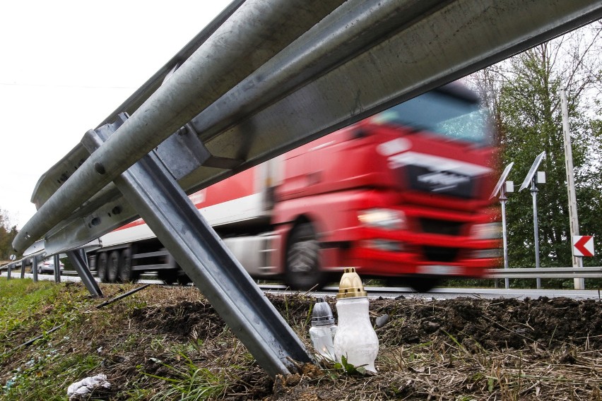 Na łuku drogi w Jaworniku giną ludzie. Po majowej tragedii,...