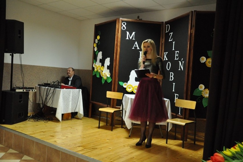 Gości przywitała Ewa Marmulewska, dyrektor Gminnego Ośrodka...
