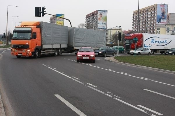 Uwaga na sygnalizacje świetlną na skrzyżowaniu Piastowska -...