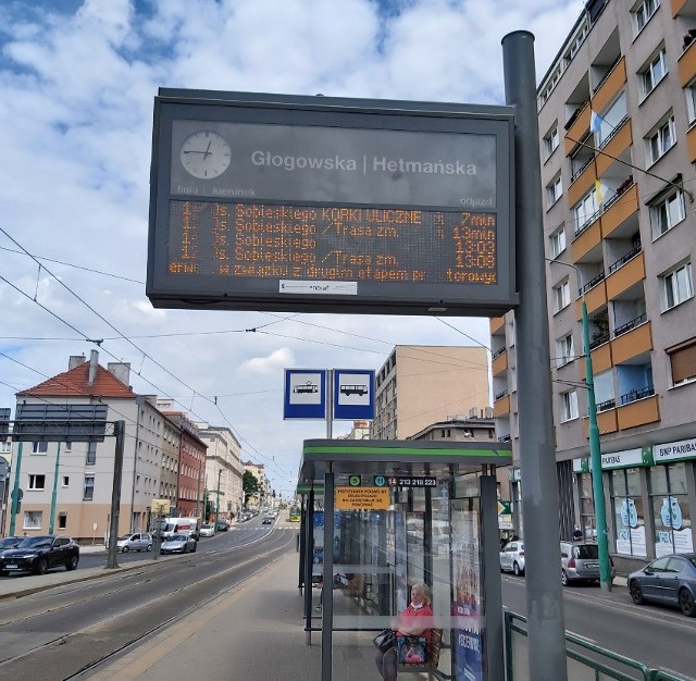 Tablice informacyjne będą wyświetlać więcej danych, niż tylko godziny odjazdów autobusów i tramwajów