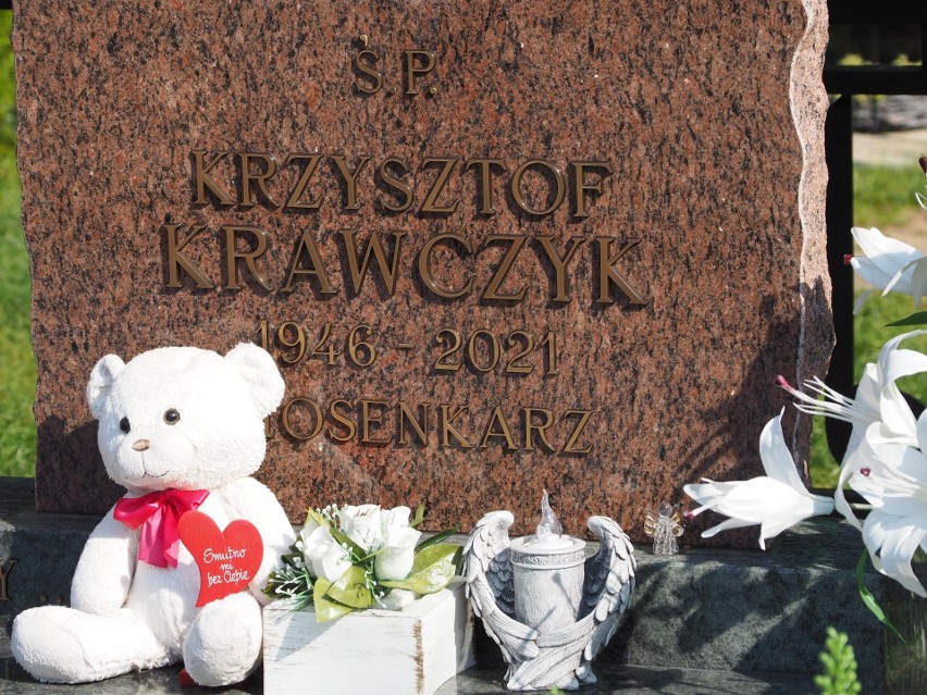 8 września Krzysztof Krawczyk skończyłby 77 lat. Dziś na grobie zapłonęły białe znicze ZDJĘCIA 