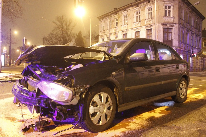 Wypadek na Gdańskiej. Kierowca renault bez prawa jazdy [ZDJĘCIA]