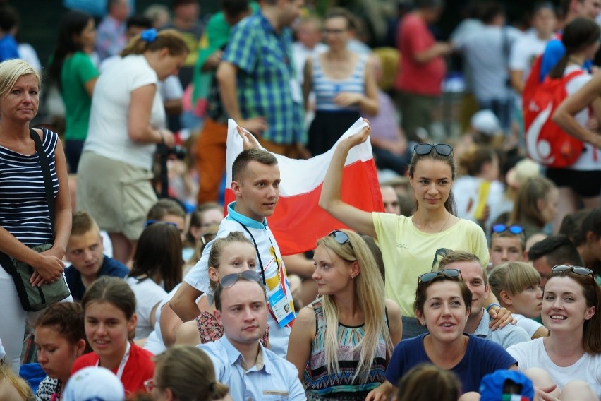 Papież w oknie: Proszę, dziękuję, przepraszam - kluczem do życia małżeńskiego