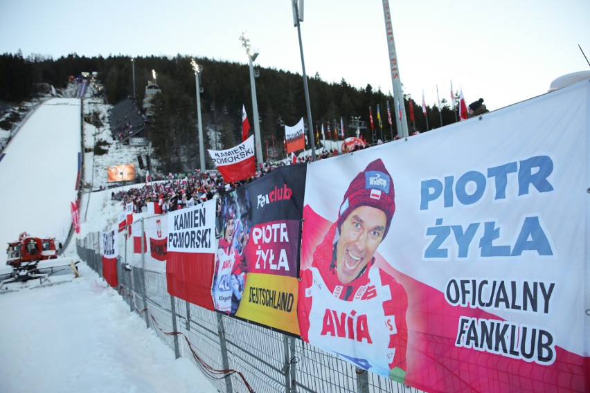 Skoki narciarskie PŚ Zakopane 2022. Kibice wrócili na trybuny Wielkiej Krokwi [ZDJĘCIA]