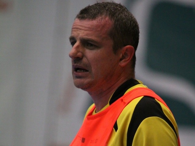 Grający trener Stangumu Dariusz Lubczyński.