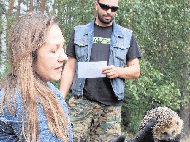 Od lewej: Katarzyna Paliwoda, Tomasz, jej mąż, opiekun jeży nr 17 i kolczasty podopieczny.