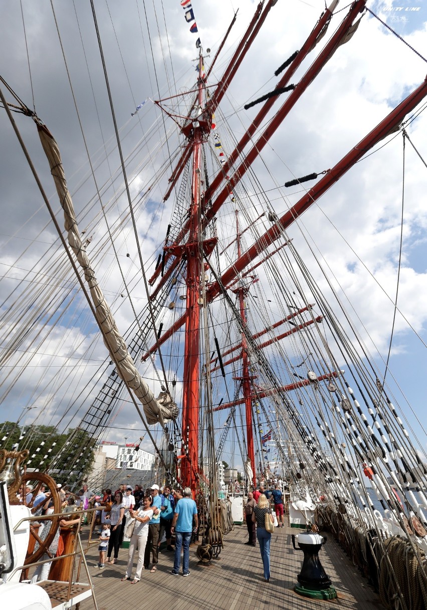 The Tall Ships Races: Ogromny Sedov robi wrażenie. Zachwyceni turyści na pokładzie [WIDEO, ZDJĘCIA]