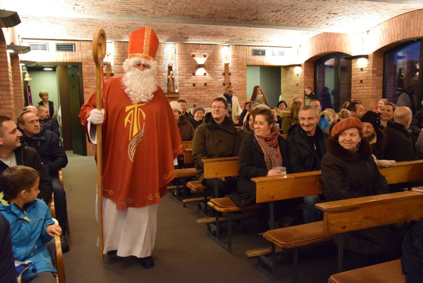 Roraty ze  św. Mikołajem w parafii św. o. Pio w...