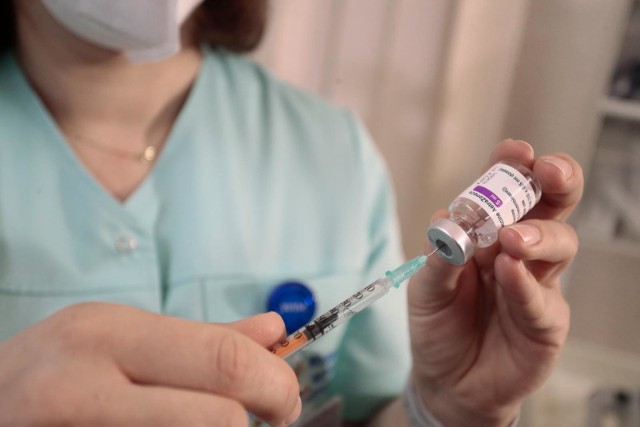 Premier Morawiecki zapowiedział, że do 10 maja każdy dorosły będzie miał skierowanie na szczepienie przeciw COVID-19.