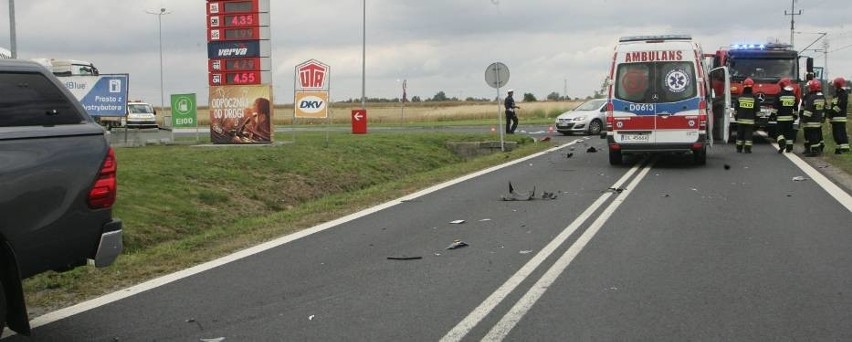 Śmiertelny wypadek w Wilczycach. Nie żyje motorowerzysta [ZDJĘCIA, FILM]