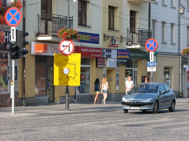 Parkowanie na środku ulicy Lipowej