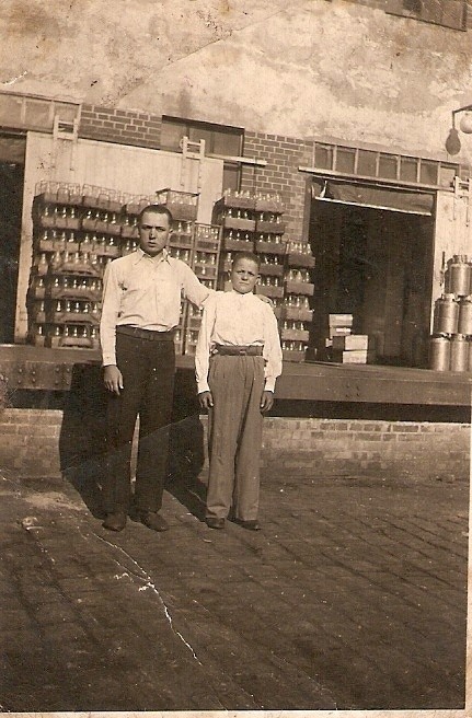 Janek i Edek Witkowscy na robotach w Niemczech. Rok 1943