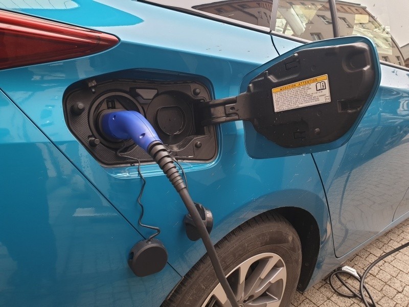 W Łodzi postawią 205 stacji do ładowania elektrycznych aut. Zobacz gdzie