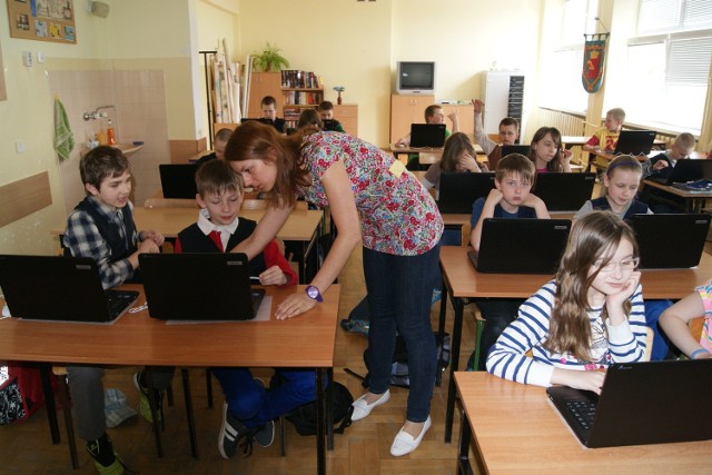 Szczecin: Ile zarabiają nasi nauczyciele Płace pedagogów pracujących w szkołach są uzależnione od awansu, stażu, dodatków.