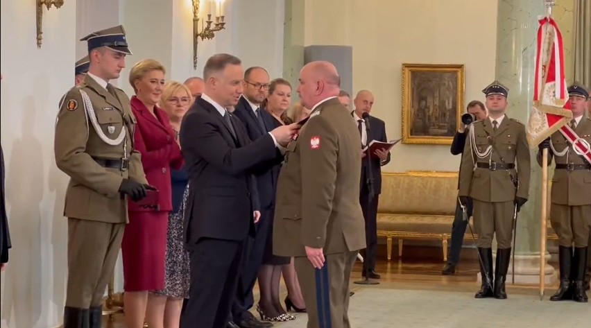 Generał Jarosław Mika został odznaczony przez Prezydenta RP...