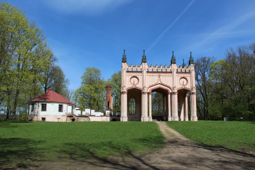 Dowspuda. Ruiny Pałacu Paca znów wystawione na sprzedaż (zdjęcia)