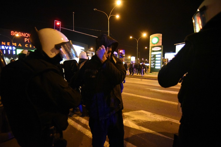 Protest w Sosnowcu po śmierci 23-latka przerodził się w...