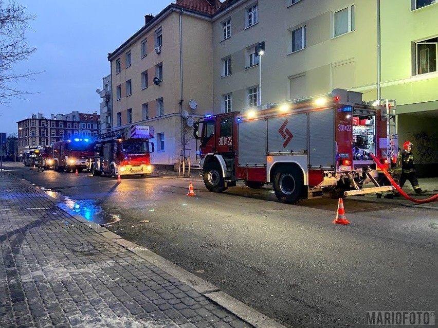 W jednej z czteropiętrowych kamienic przy ul. Dubois paliło...