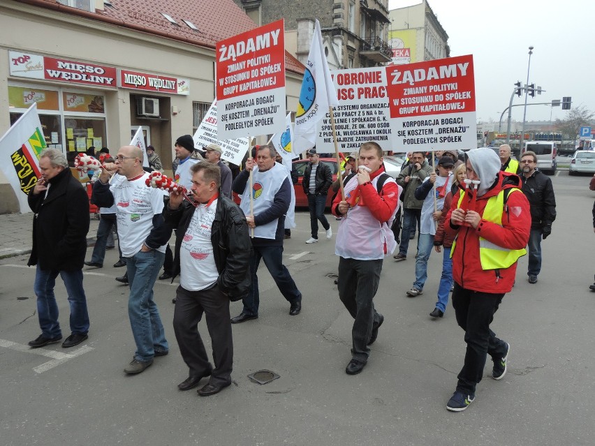 24. dzień głodówki pracowników Solino w Inowrocławiu. - Złodzieje! Złodzieje! - skandowali protestujący [zdjęcia]