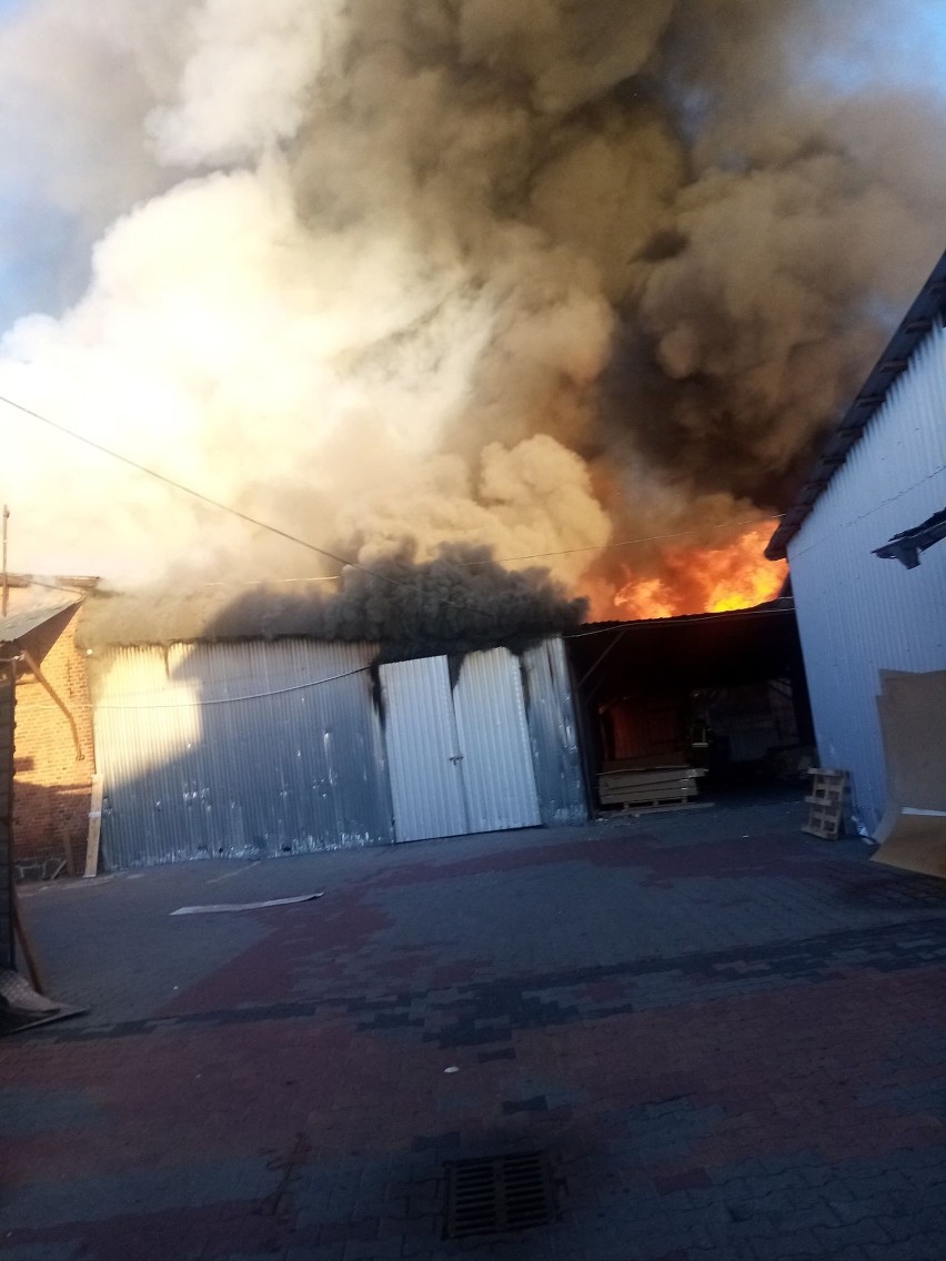 Pożar fabryki w miejscowości Łąkie