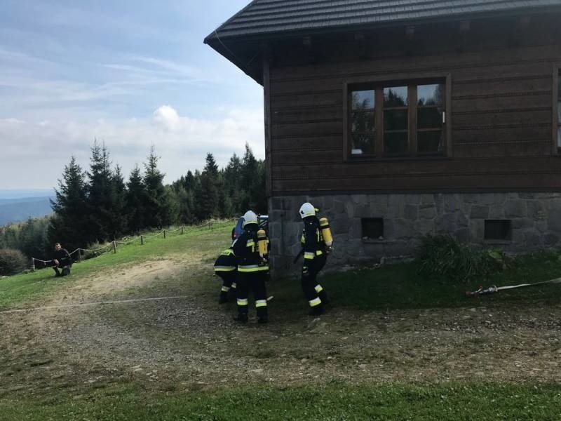 Pożar schroniska na Hali Łabowskiej. Spokojnie, to tylko strażackie ćwiczenia [ZDJĘCIA]