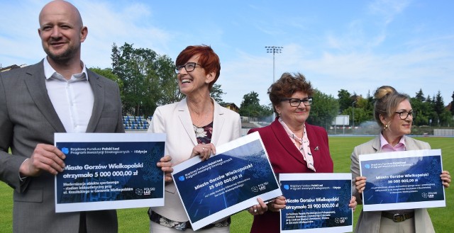 Konferencja podsumowujące gorzowskie inwestycje dofinansowane z rządowego Programu Inwestycji Strategicznych odbyła się na stadionie lekkoatletycznym.