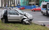 Wypadek na Uniwersyteckiej. Zderzenie autobusu z seicento [zdjęcia]