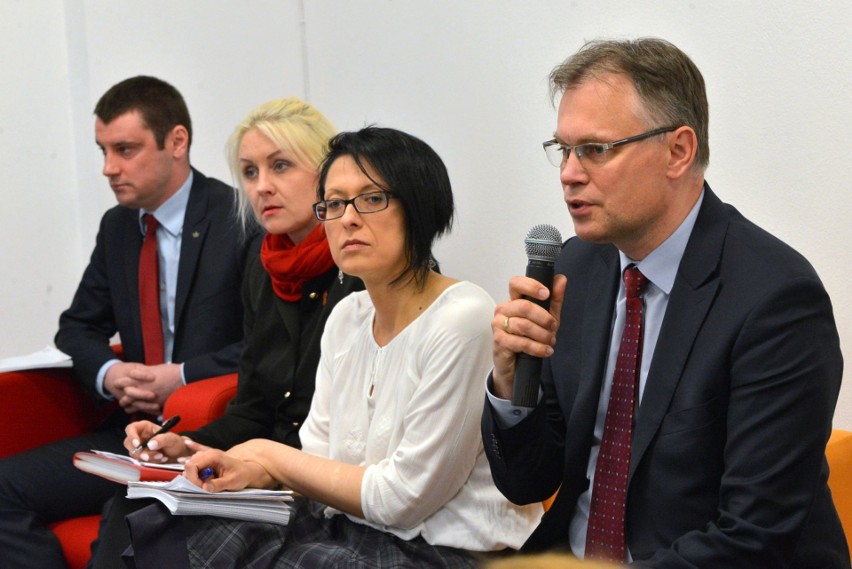 Debata kandydatów do Parlamentu Europejskiego w Ośrodku Myśli Patriotycznej i Obywatelskiej w Kielcach z inicjatywy Młodzieżowej Rady Miasta