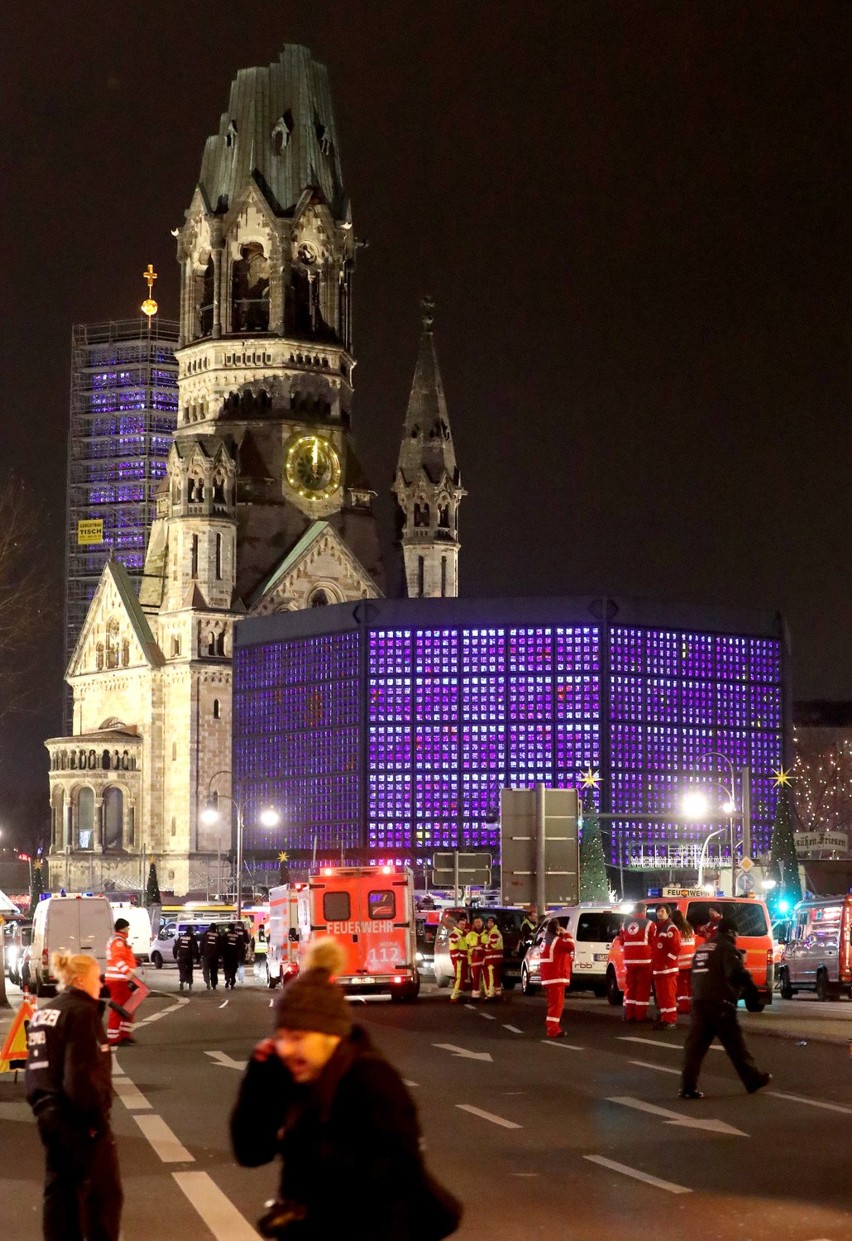 Zamach w Berlinie na jarmarku świątecznym na...
