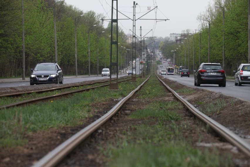 Kraków. Tramwajem w tempie dorożki na al. Solidarności. Pasażerowie są oburzeni [ZDJĘCIA] 