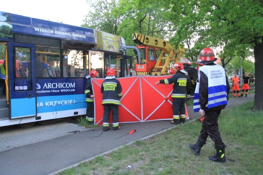 Wrocław: Tragiczny wypadek na Mickiewicza. Rowerzystka zginęła pod tramwajem (ZDJĘCIA)