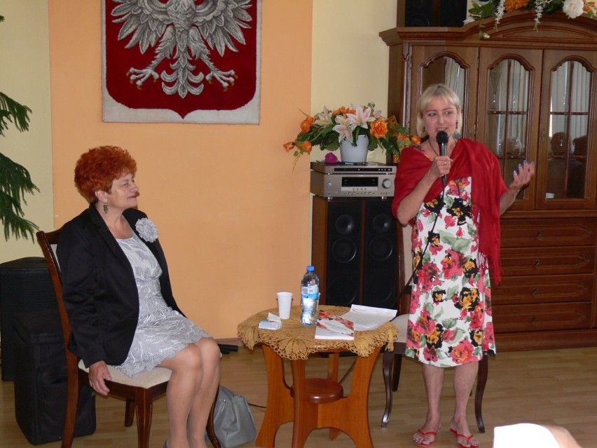 Ewa Juda promowała drugą część swojej książki "Życzenia dla Rodziny, Przyjaciół, Znajomych" w Urzędzie Gminy w Samborcu  