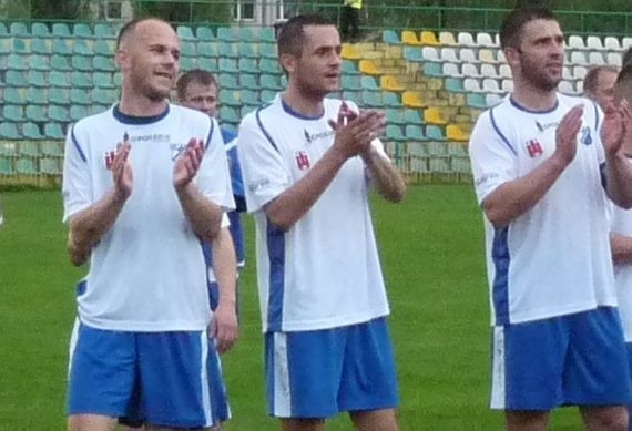 Obrońców MKS-u (od lewej): Bartłomiej Gawron, Adam Orłowicz i Łukasz Ganowicz czeka trudne zadanie na pożegnanie sezonu.