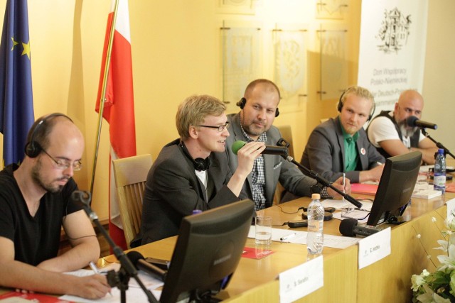 W debacie w Sali Herbowej Urzędu Wojewódzkiego w Opolu uczestniczyli (od lewej): Sebastian Serafin, Eric Hattke, Krzysztof Zyzik, Jan Dąbkowski, Firat Celikkol.