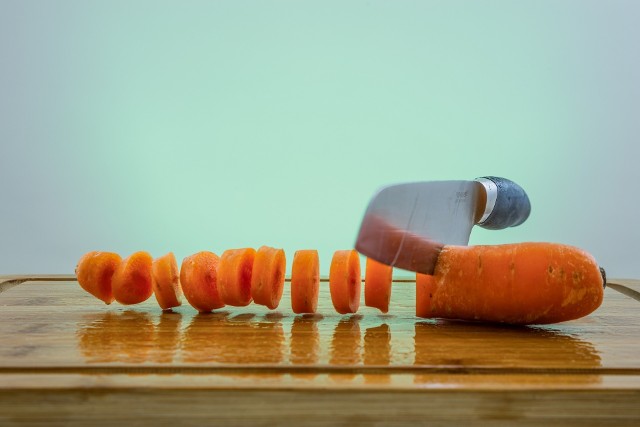 Bogatym źródłem beta-karotenu (β-Karotenu, inaczej prowitaminy A) jest nie tylko marchew. Są nimi również słodkie ziemniaki, papryka czerwona, pomidor, szpinak, arbuz, morele, dynia, papaja i brzoskwinie.