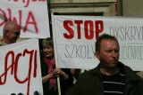 Wrocław: Protestowali przeciwko likwidacji szkoły w powiecie strzelińskim
