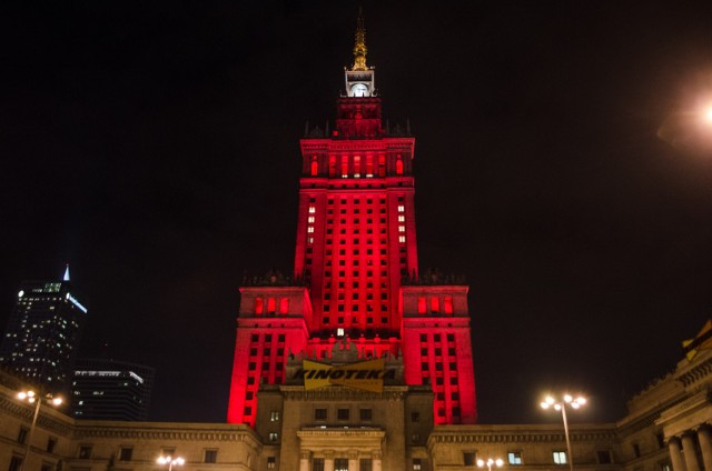 Na początku XXI w. sporą popularnością wśród polityków cieszyła się idea budowy SocLandu, czyli Muzeum Pamięci Komunizmu umieszczonego w podziemiach stalinowskiego Pałacu Kultury i Nauki w Warszawie. Miało to być multimedialne, nowoczesne muzeum wykorzystujące jako scenerię autentyczną PRL-owską stylistykę Pałacu i „pozwalające przekształcić go z symbolu komunizmu w symbol antykomunizmu”. Zwolennikiem SocLandu był m.in. prezydent Warszawy Lech Kaczyński. Z biegiem lat zebrane zostały eksponaty, dokumenty i popiersia Lenina. Nie bez znaczenia pozostaje wybór miejsca budowy muzeum. Miało ono powstać pod pl. Defilad, między głównym wejściem do Pałacu a teatrami Studio i Dramatycznym. Projekt upadł w 2011 r. w wyniku braku dotacji z ratusza