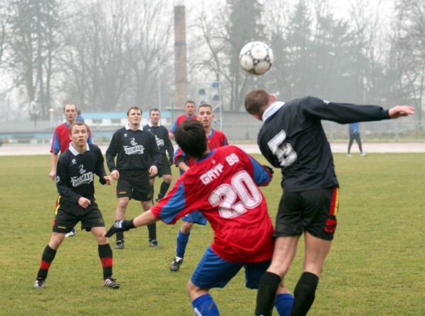 W ostatnim meczu sparingowym przed rundą wiosenną, pilkarze...