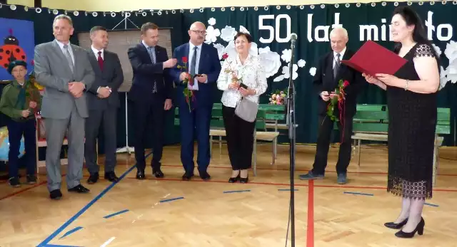 Medale Przyjaciel Szkoły wręczono podczas jubileuszowej gali w Tuczępach.
