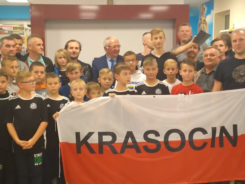 Słynny trener Antoni Piechniczek na spotkaniu w Krasocinie. Przyszło wielu fanów piłki nożnej (ZDJĘCIA) 