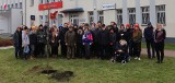 Studenci posadzili dęby w Jedlni-Letnisku. Wszystko w ramach akcji "Studenci sadzą las"