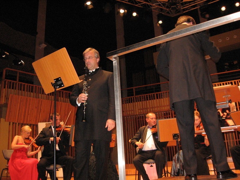 Jako solista wystąpił z orkiestrą włoski klarnecista Claudio...