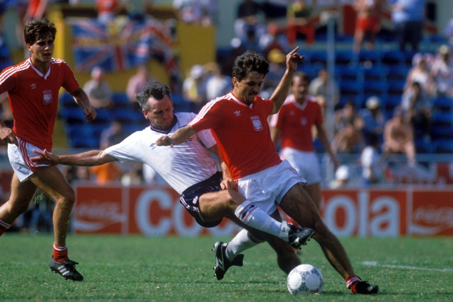 Mistrzostwa świata w Meksyku w 1986 roku: Jan Karaś atakowany przez Anglika Petera Reida
