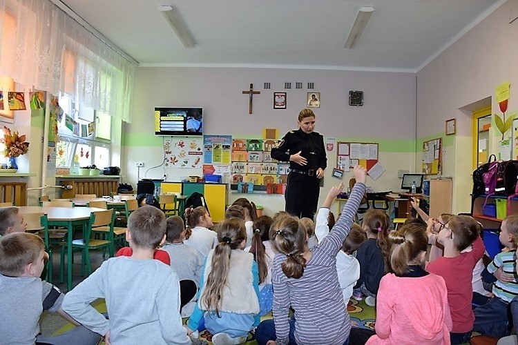 Bezpieczna droga do szkoły. Straż Miejska w Białymstoku uczy...