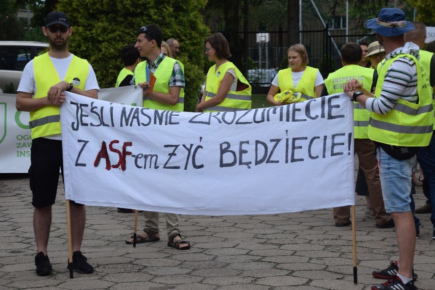 Zarabiają poniżej średniej krajowej, są przeciążeni...