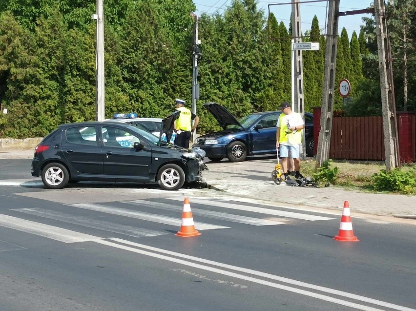 Zderzenie dwóch samochodów osobowych na skrzyżowaniu w Ostrowi Mazowieckiej. 17.07.2023