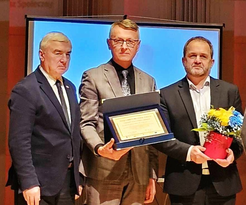 Nagroda dla gminy Mirzec i Akademii Przedsiębiorczości w Starachowicach za komputerową edukację