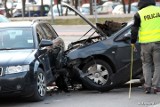 Kobieta ranna w wypadku w Stalowej Woli. Na skrzyżowaniu zderzyły się trzy samochody [ZDJĘCIA]
